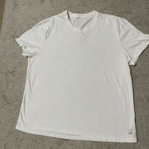 Vuori T shirt. Size small. NWOT